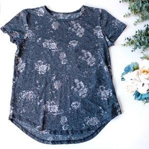 American Eagle Gray Floral Pocket Tee